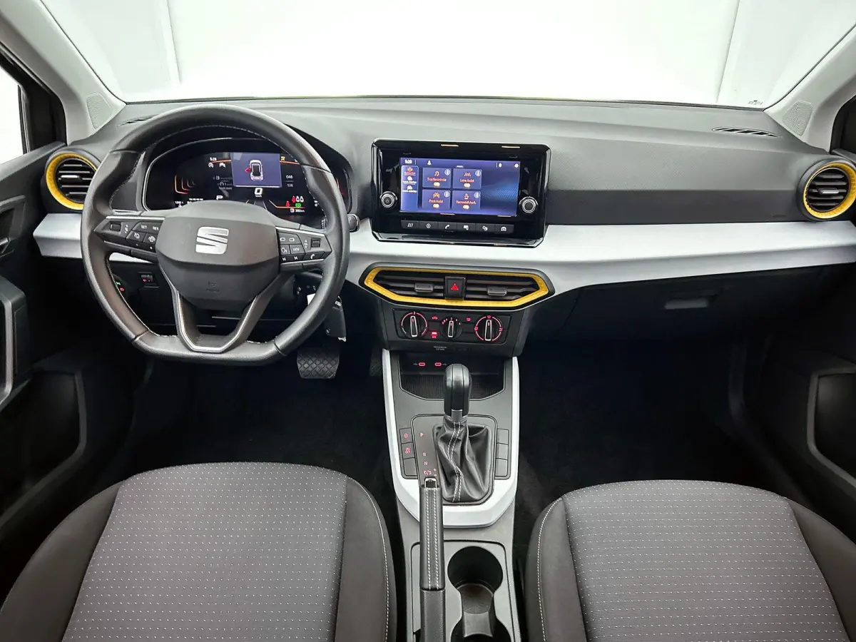 1.0 TSI AUTOM. Style Connect CARPLAY-NAV | CRUISE | PRIVACY-GLASS