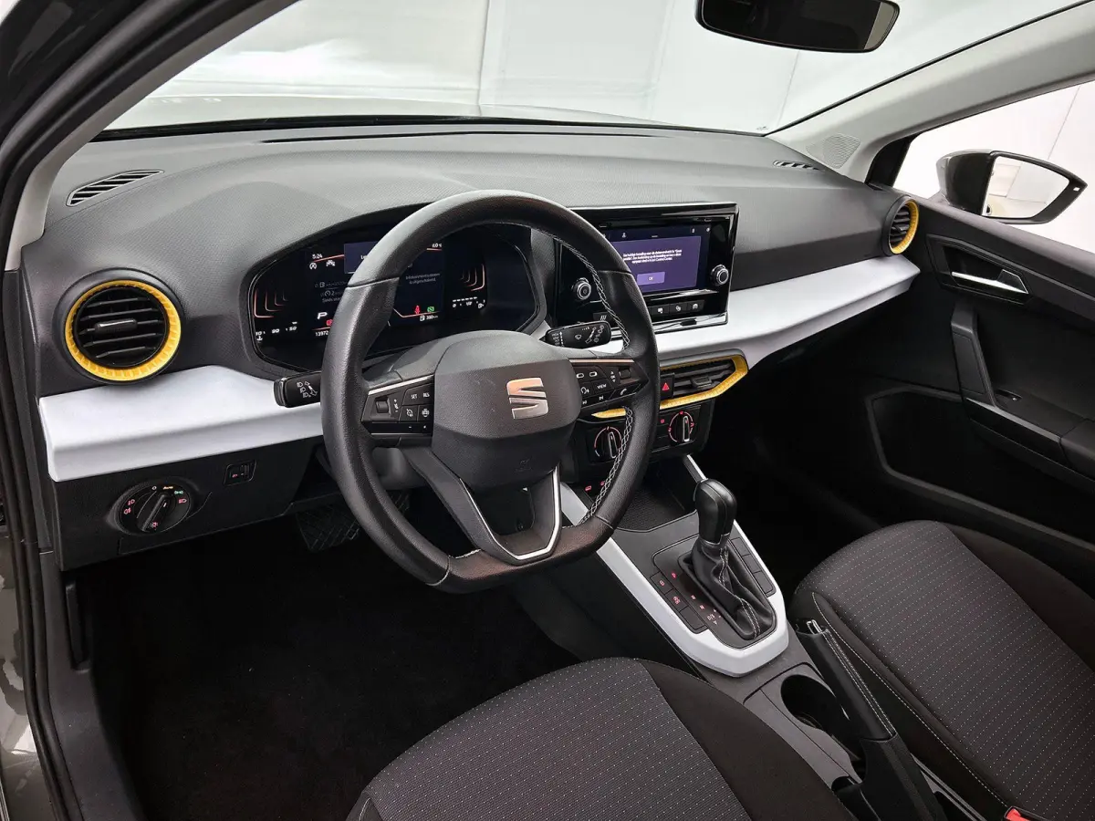 1.0 TSI AUTOM. Style Connect CARPLAY-NAV | CRUISE | PRIVACY-GLASS