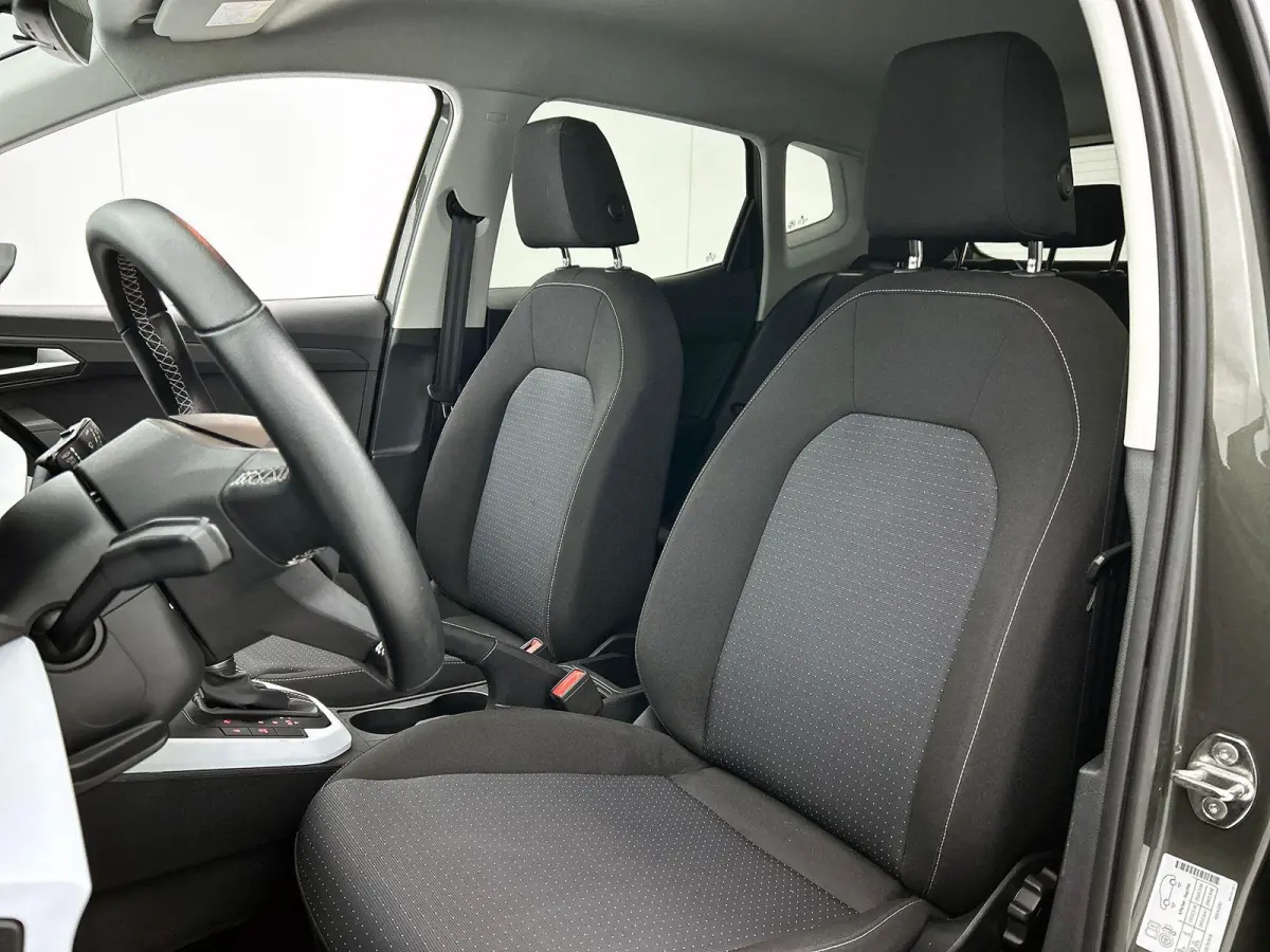 1.0 TSI AUTOM. Style Connect CARPLAY-NAV | CRUISE | PRIVACY-GLASS