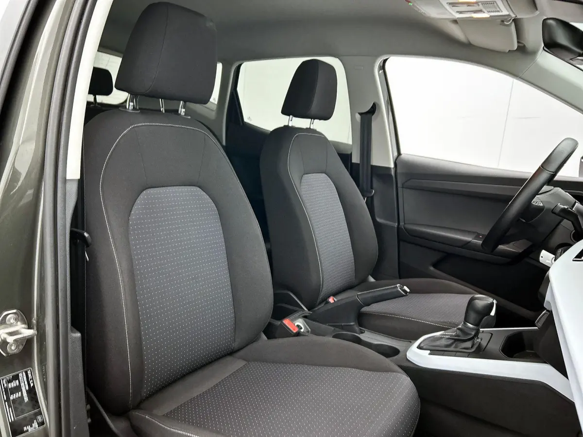 1.0 TSI AUTOM. Style Connect CARPLAY-NAV | CRUISE | PRIVACY-GLASS
