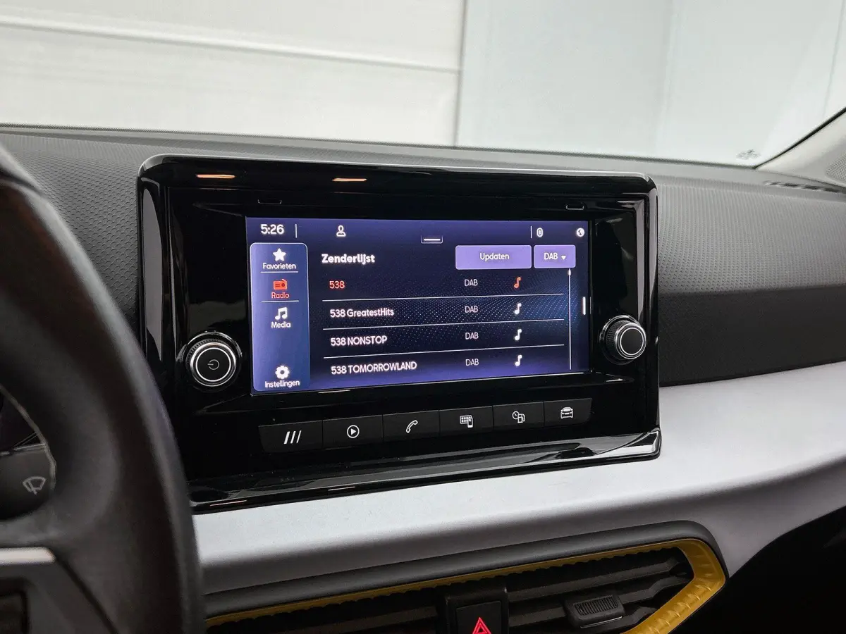 1.0 TSI AUTOM. Style Connect CARPLAY-NAV | CRUISE | PRIVACY-GLASS