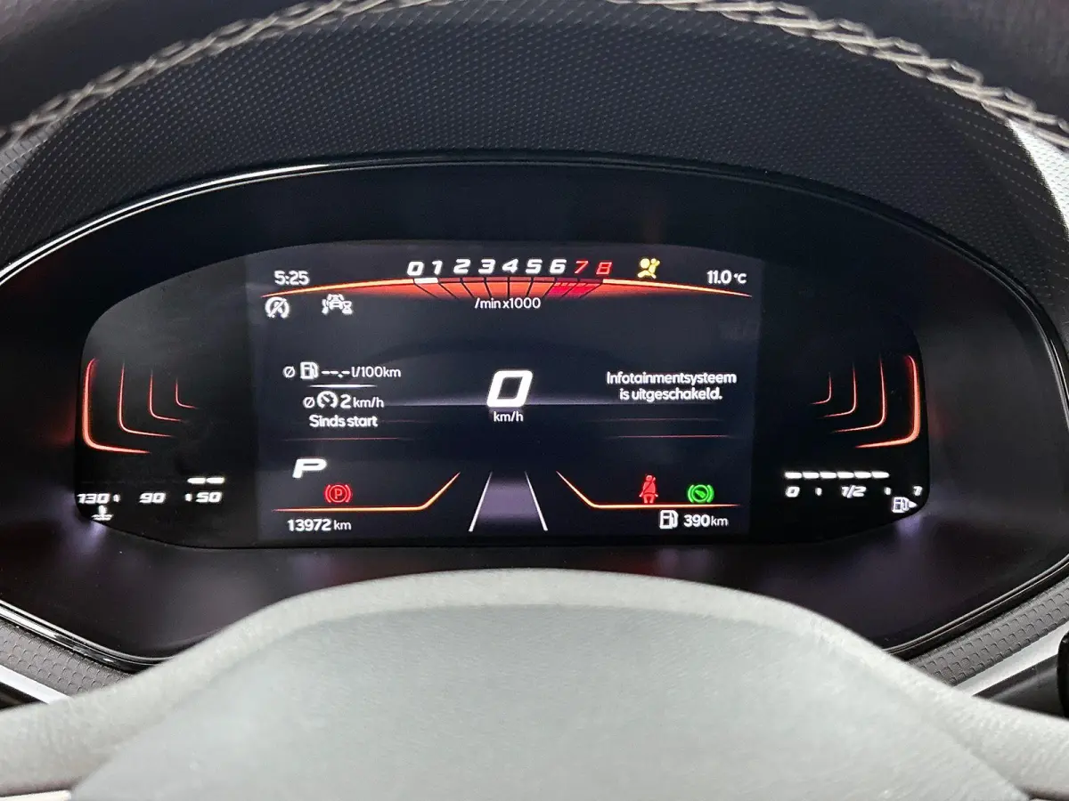1.0 TSI AUTOM. Style Connect CARPLAY-NAV | CRUISE | PRIVACY-GLASS