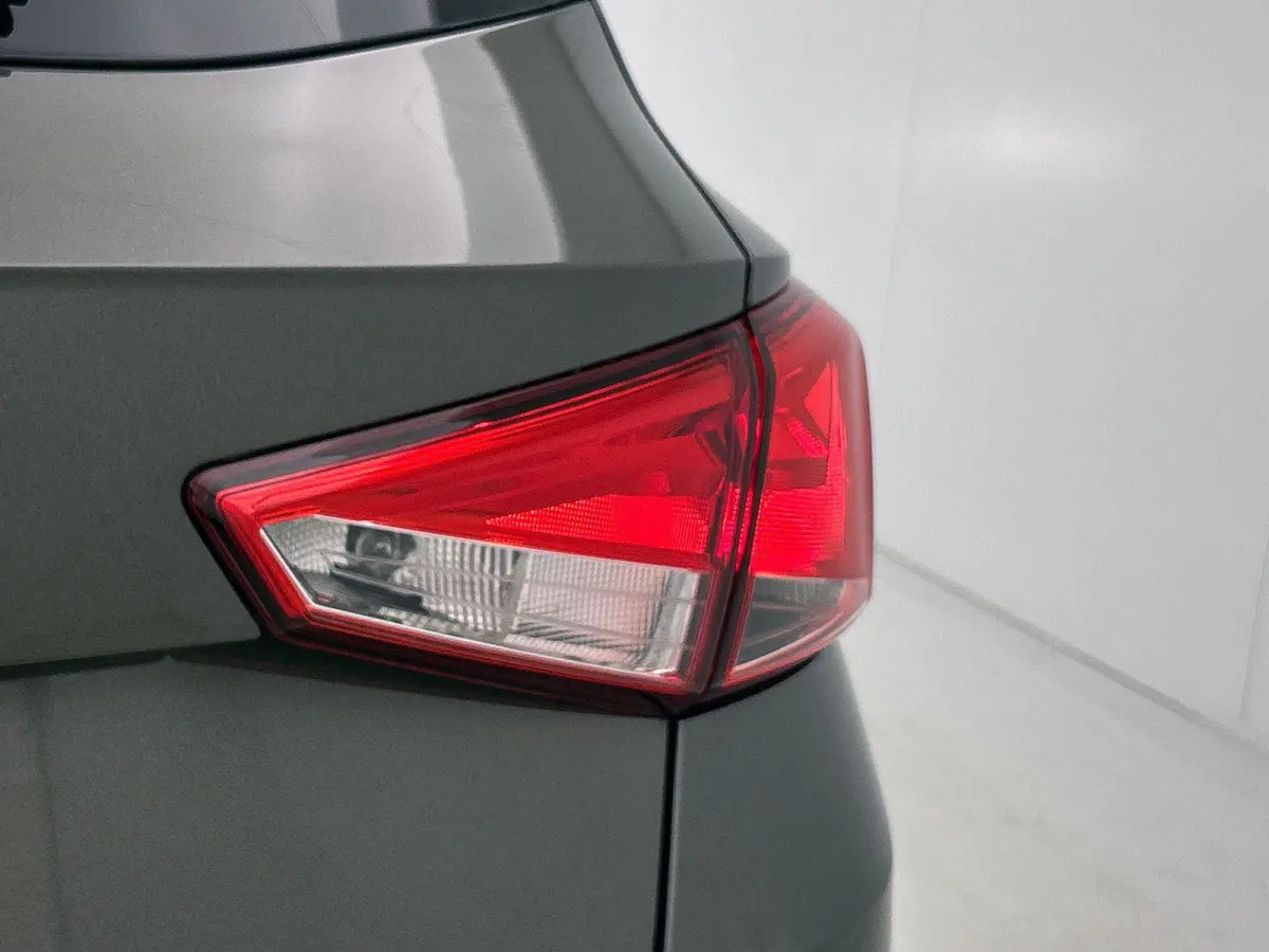 1.0 TSI AUTOM. Style Connect CARPLAY-NAV | CRUISE | PRIVACY-GLASS