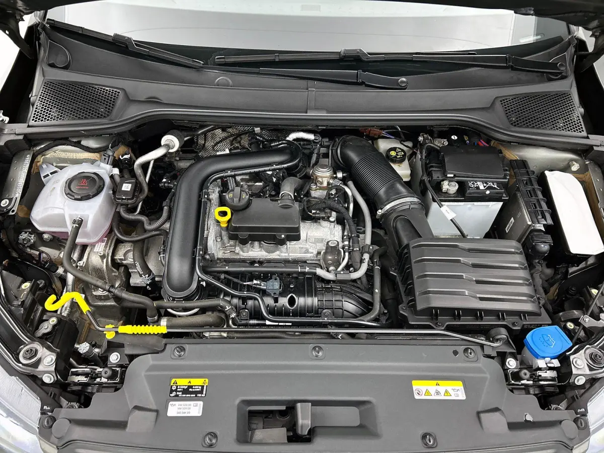 1.0 TSI AUTOM. Style Connect CARPLAY-NAV | CRUISE | PRIVACY-GLASS