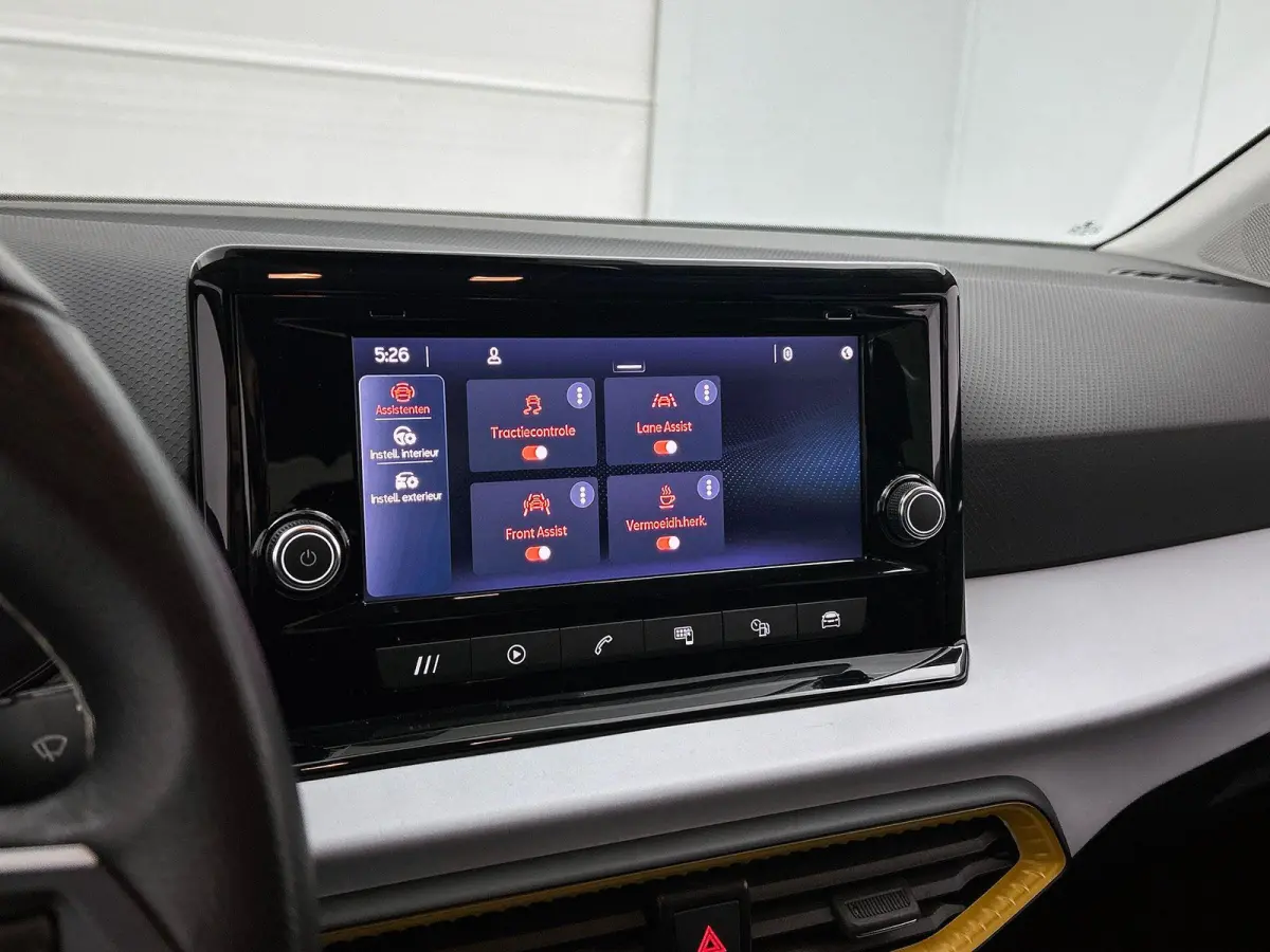 1.0 TSI AUTOM. Style Connect CARPLAY-NAV | CRUISE | PRIVACY-GLASS