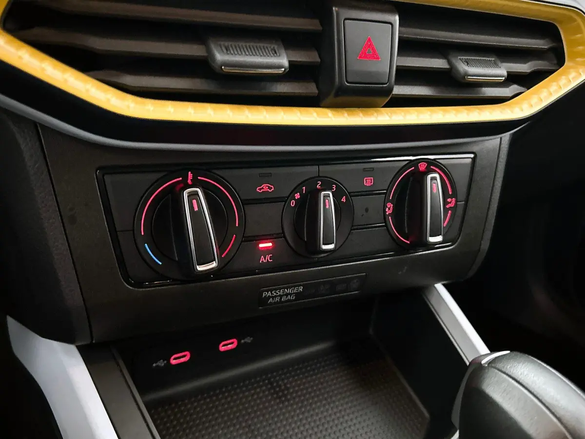 1.0 TSI AUTOM. Style Connect CARPLAY-NAV | CRUISE | PRIVACY-GLASS