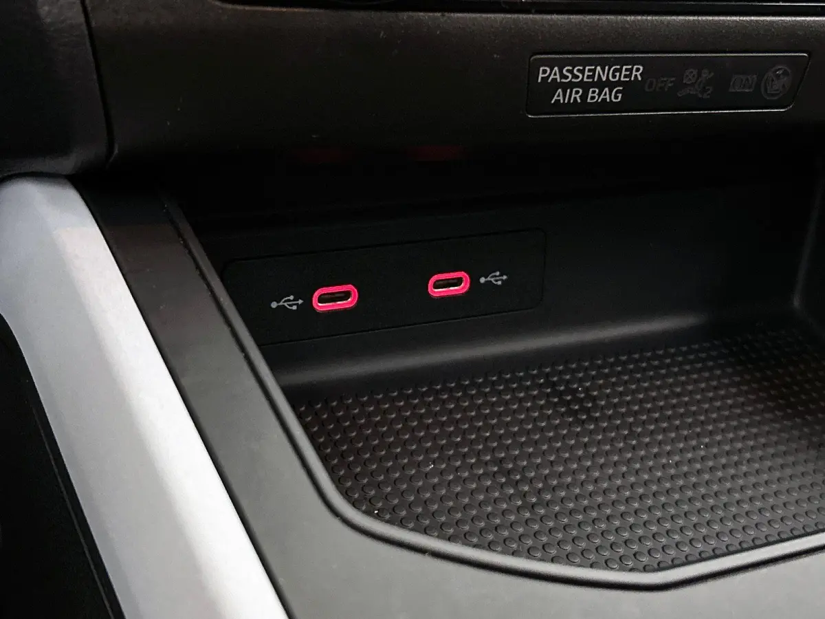 1.0 TSI AUTOM. Style Connect CARPLAY-NAV | CRUISE | PRIVACY-GLASS