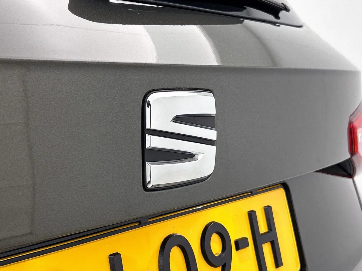 1.0 TSI AUTOM. Style Connect CARPLAY-NAV | CRUISE | PRIVACY-GLASS