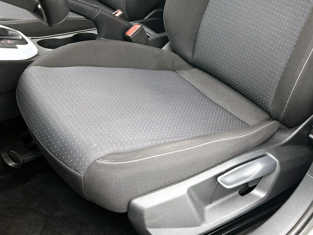 1.0 TSI AUTOM. Style Connect CARPLAY-NAV | CRUISE | PRIVACY-GLASS