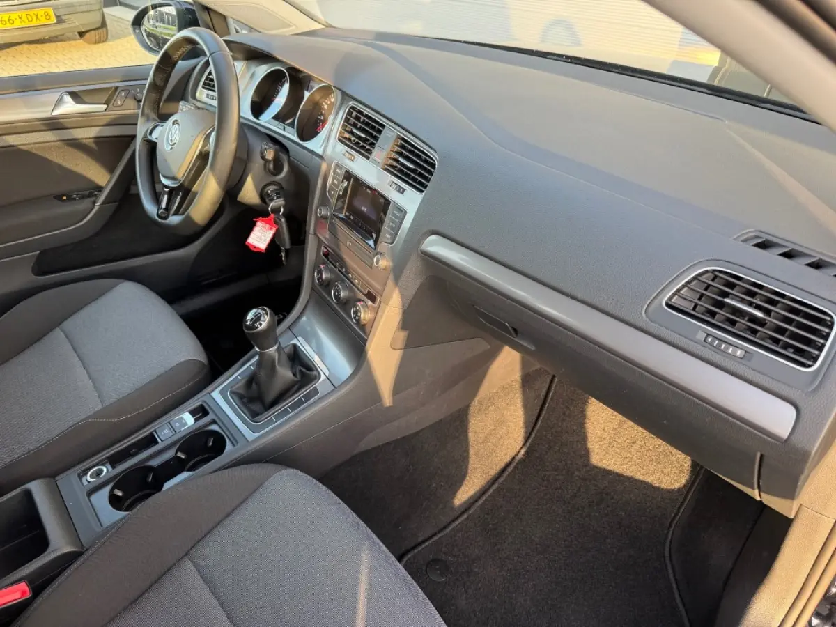 1.0 TSI Cruise control / Trekhaak / 16 inch / NL-Auto.