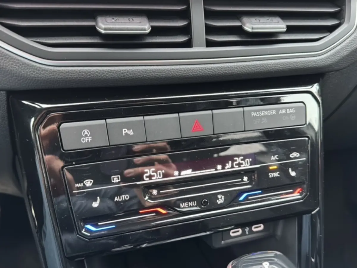 1.0 TSI DSG R-LINE afn.TREKHAAK/CAMERA/ACC/STOELVERW/CARPLAY