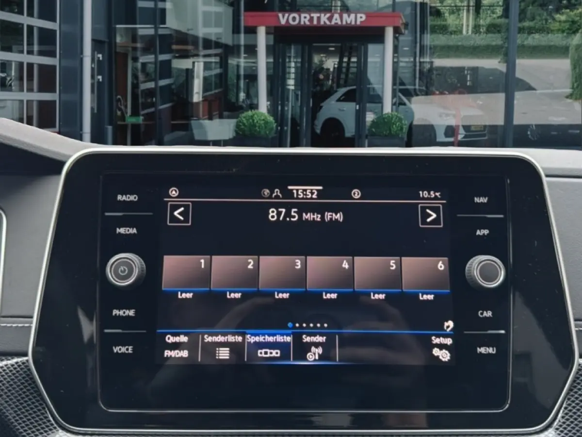 1.0 TSI DSG R-LINE afn.TREKHAAK/CAMERA/ACC/STOELVERW/CARPLAY