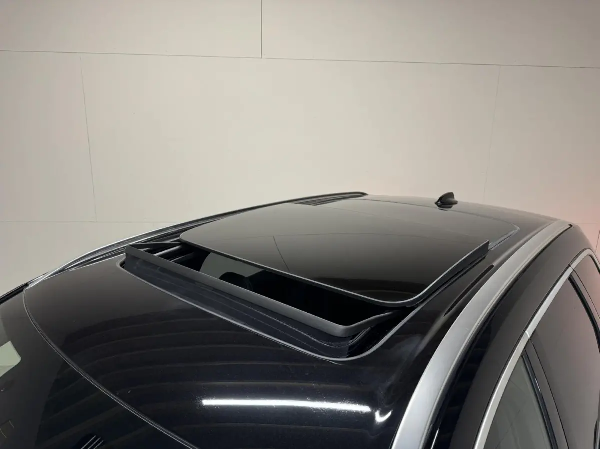 2.0 T8 Twin Engine AWD R-Design Luchtv. Pano H/K HUD 360°