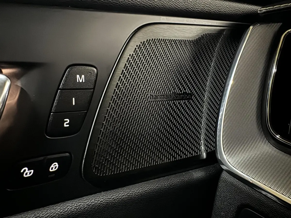 2.0 T8 Twin Engine AWD R-Design Luchtv. Pano H/K HUD 360°