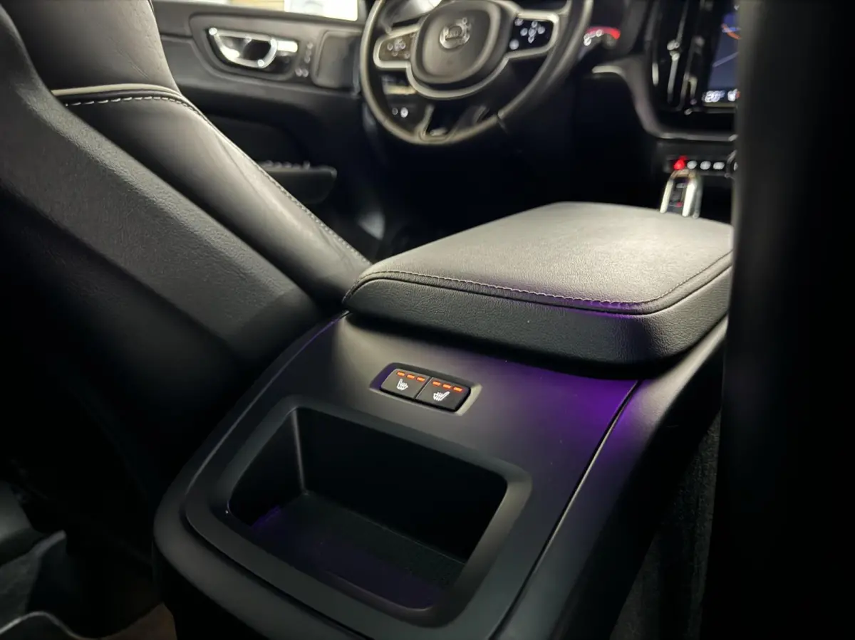 2.0 T8 Twin Engine AWD R-Design Luchtv. Pano H/K HUD 360°