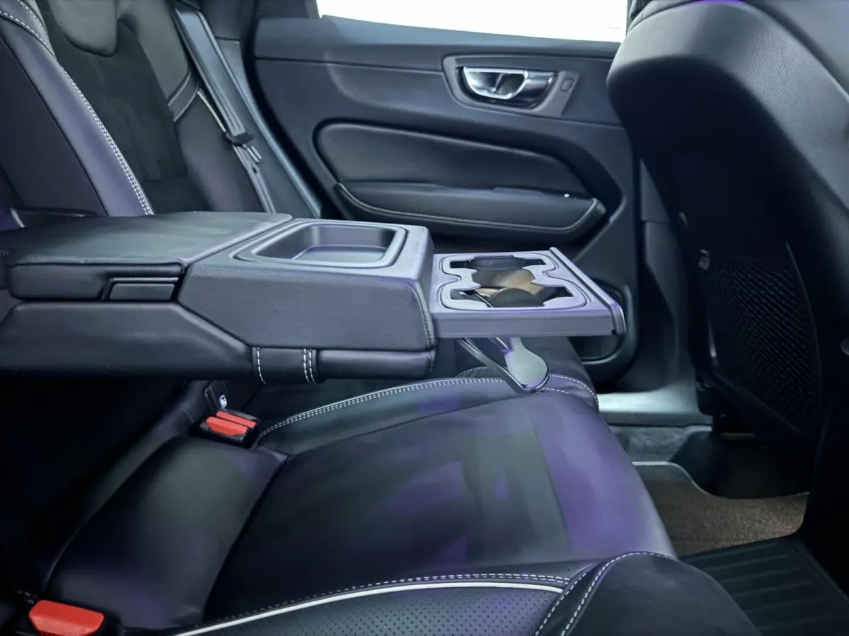 2.0 T8 Twin Engine AWD R-Design Luchtv. Pano H/K HUD 360°