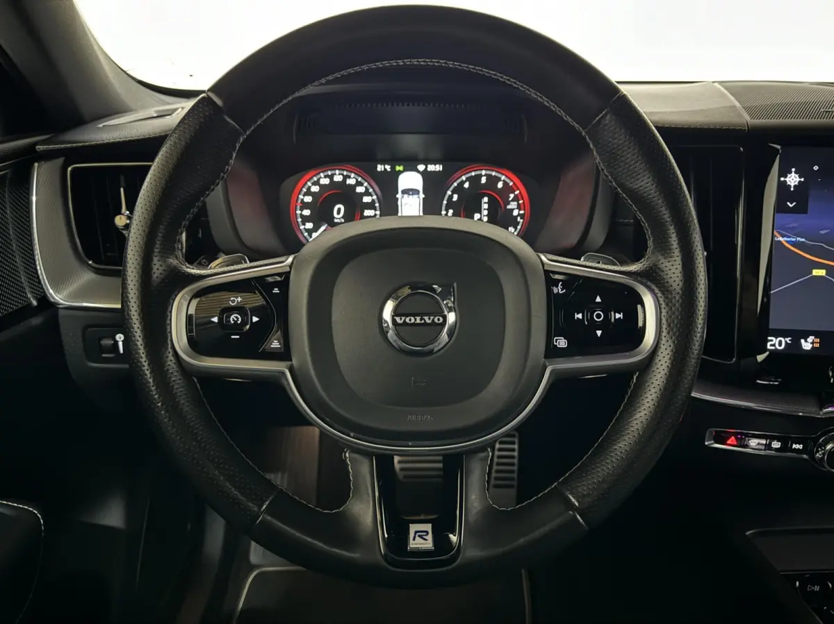 2.0 T8 Twin Engine AWD R-Design Luchtv. Pano H/K HUD 360°