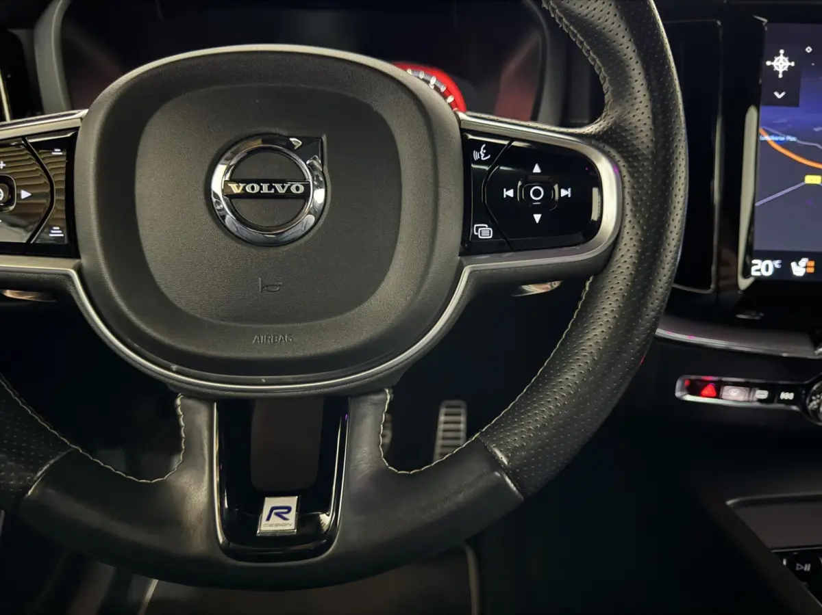 2.0 T8 Twin Engine AWD R-Design Luchtv. Pano H/K HUD 360°