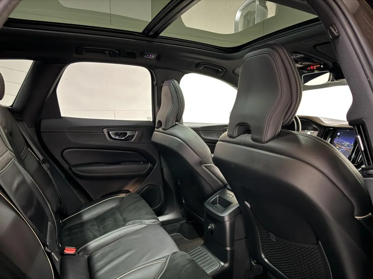 2.0 T8 Twin Engine AWD R-Design Luchtv. Pano H/K HUD 360°