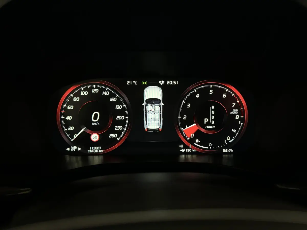 2.0 T8 Twin Engine AWD R-Design Luchtv. Pano H/K HUD 360°