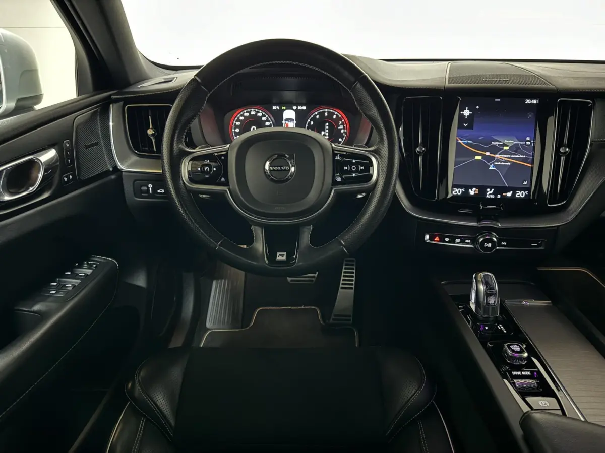 2.0 T8 Twin Engine AWD R-Design Luchtv. Pano H/K HUD 360°