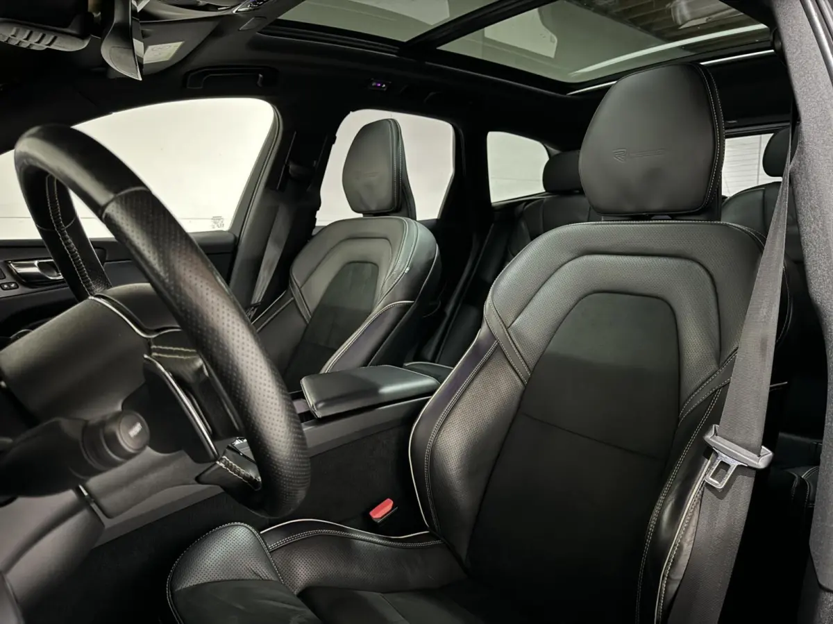 2.0 T8 Twin Engine AWD R-Design Luchtv. Pano H/K HUD 360°