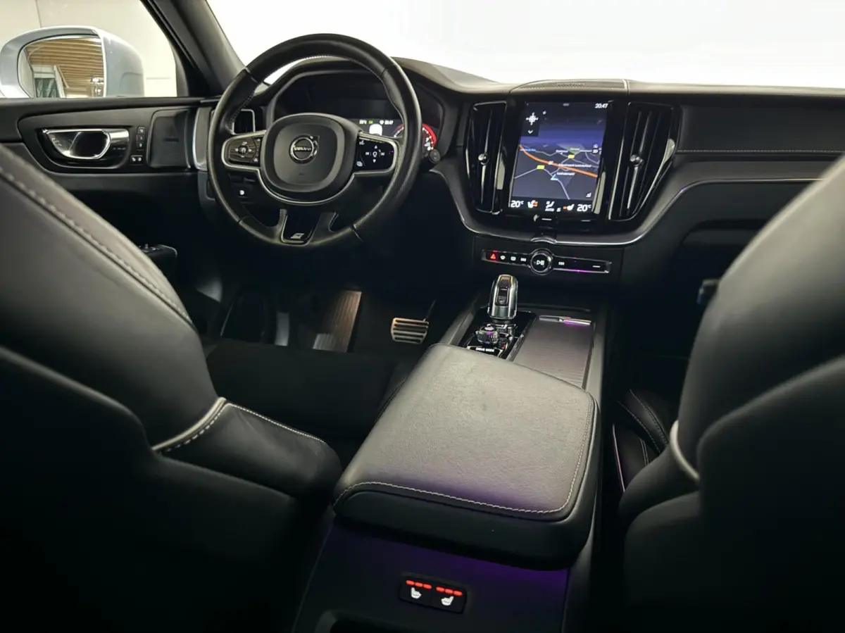 2.0 T8 Twin Engine AWD R-Design Luchtv. Pano H/K HUD 360°