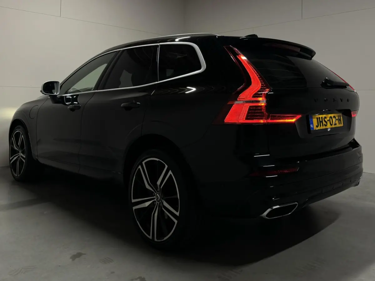 2.0 T8 Twin Engine AWD R-Design Luchtv. Pano H/K HUD 360°