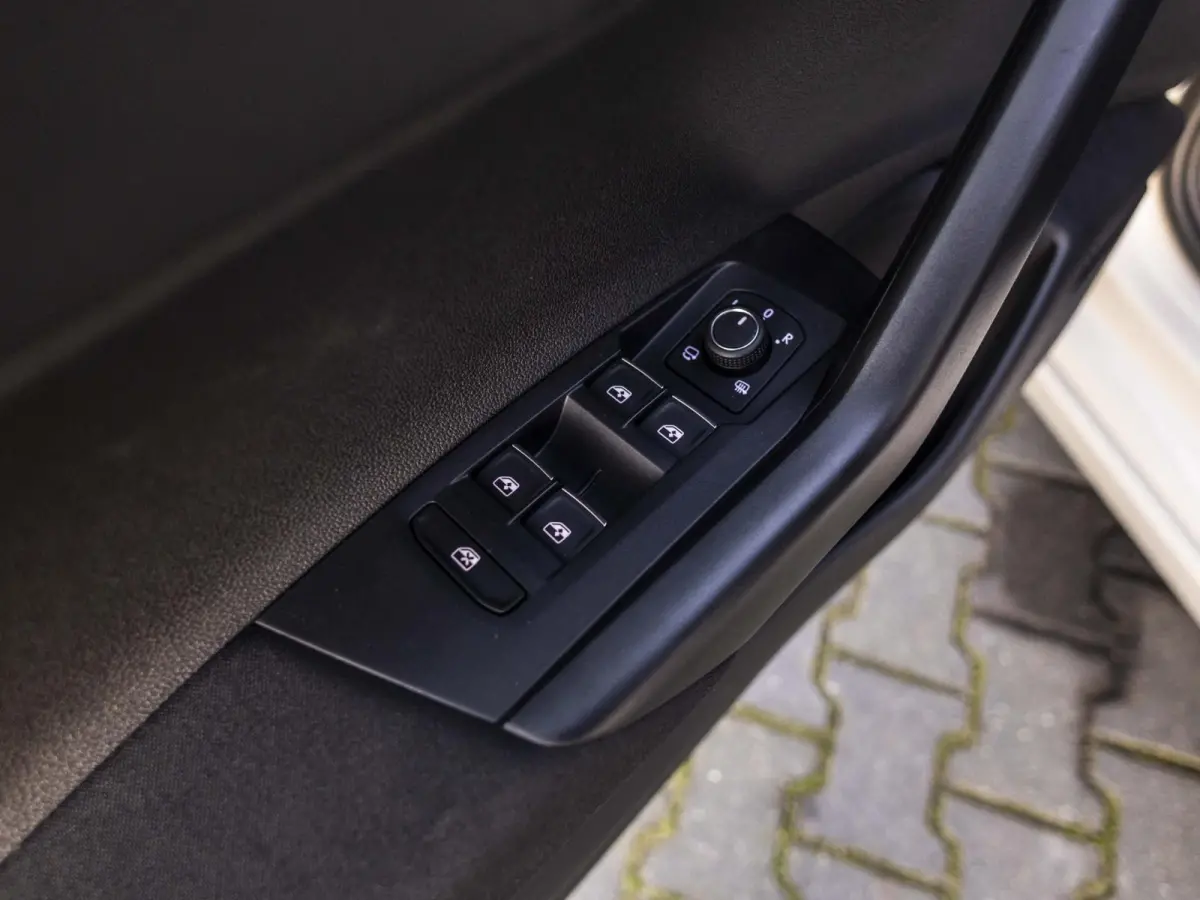 1.0 TSI R-Line R-Line, stoelverwarming, camera, automatische airco, keyless