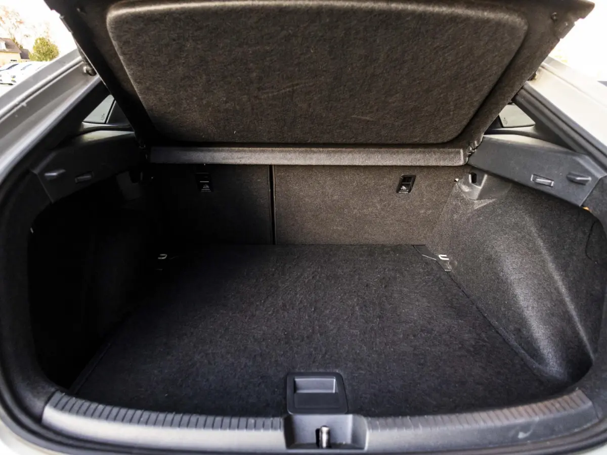 1.0 TSI R-Line R-Line, stoelverwarming, camera, automatische airco, keyless