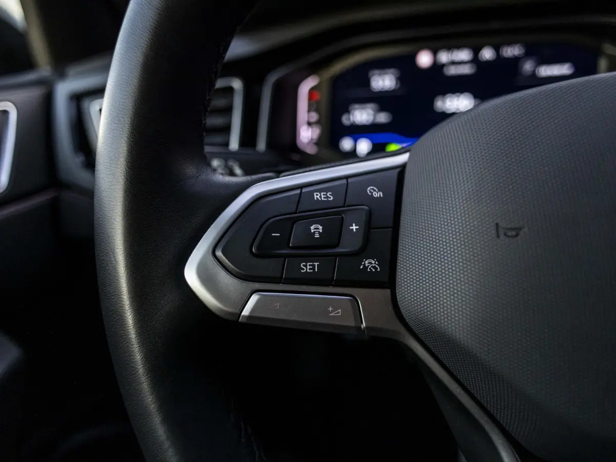 1.0 TSI R-Line R-Line, stoelverwarming, camera, automatische airco, keyless