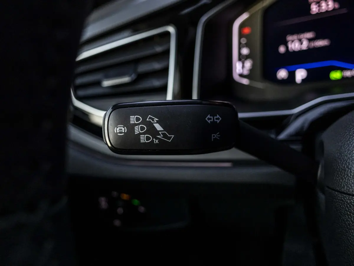 1.0 TSI R-Line R-Line, stoelverwarming, camera, automatische airco, keyless