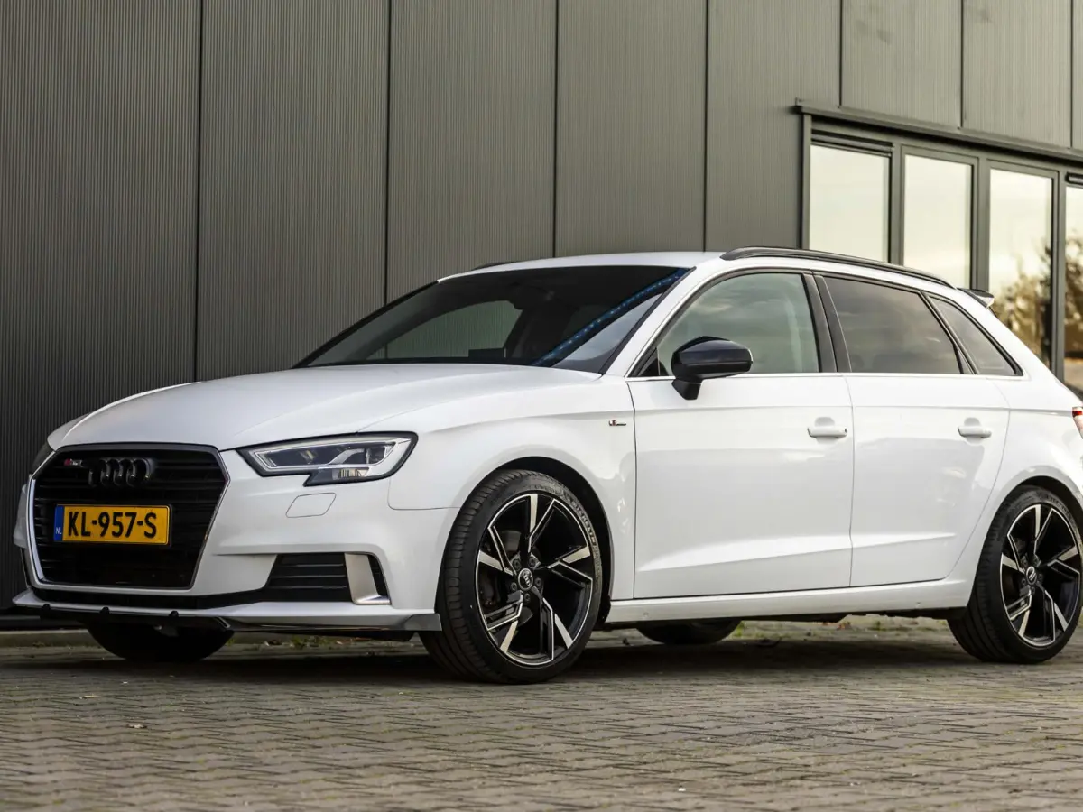 1.0 TFSI Sport Lease Edition Keyless, afneembare trekhaak