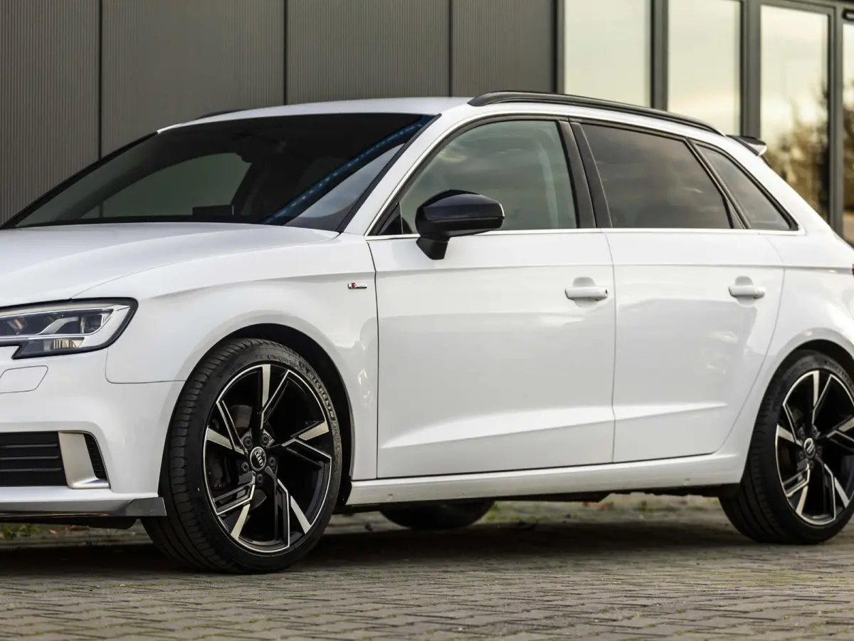 1.0 TFSI Sport Lease Edition Keyless, afneembare trekhaak