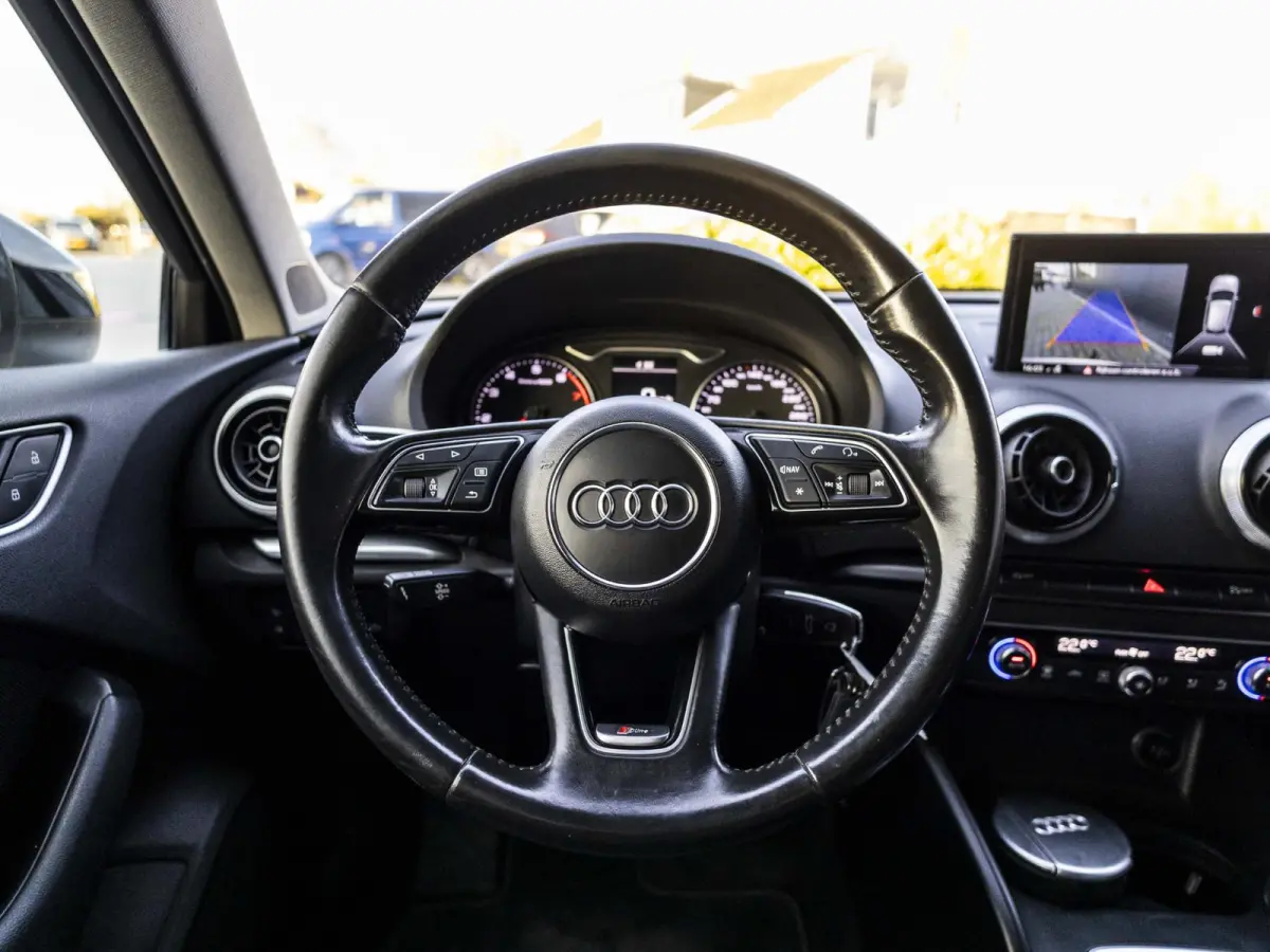 1.0 TFSI Sport Lease Edition Keyless, afneembare trekhaak