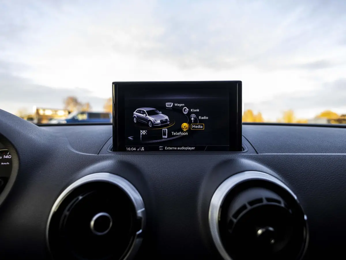 1.0 TFSI Sport Lease Edition Keyless, afneembare trekhaak
