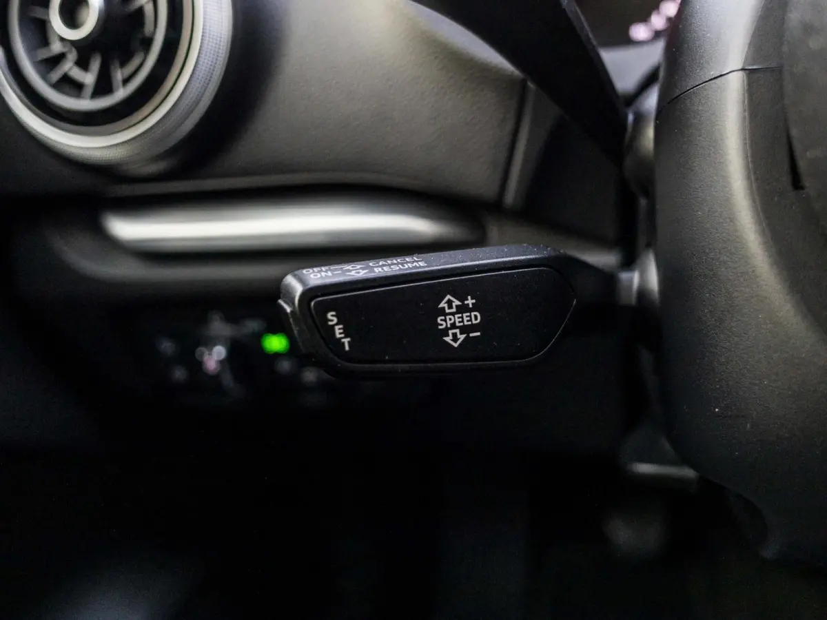 1.0 TFSI Sport Lease Edition Keyless, afneembare trekhaak