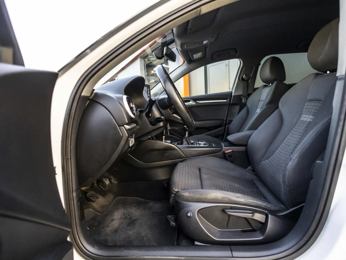 1.0 TFSI Sport Lease Edition Keyless, afneembare trekhaak