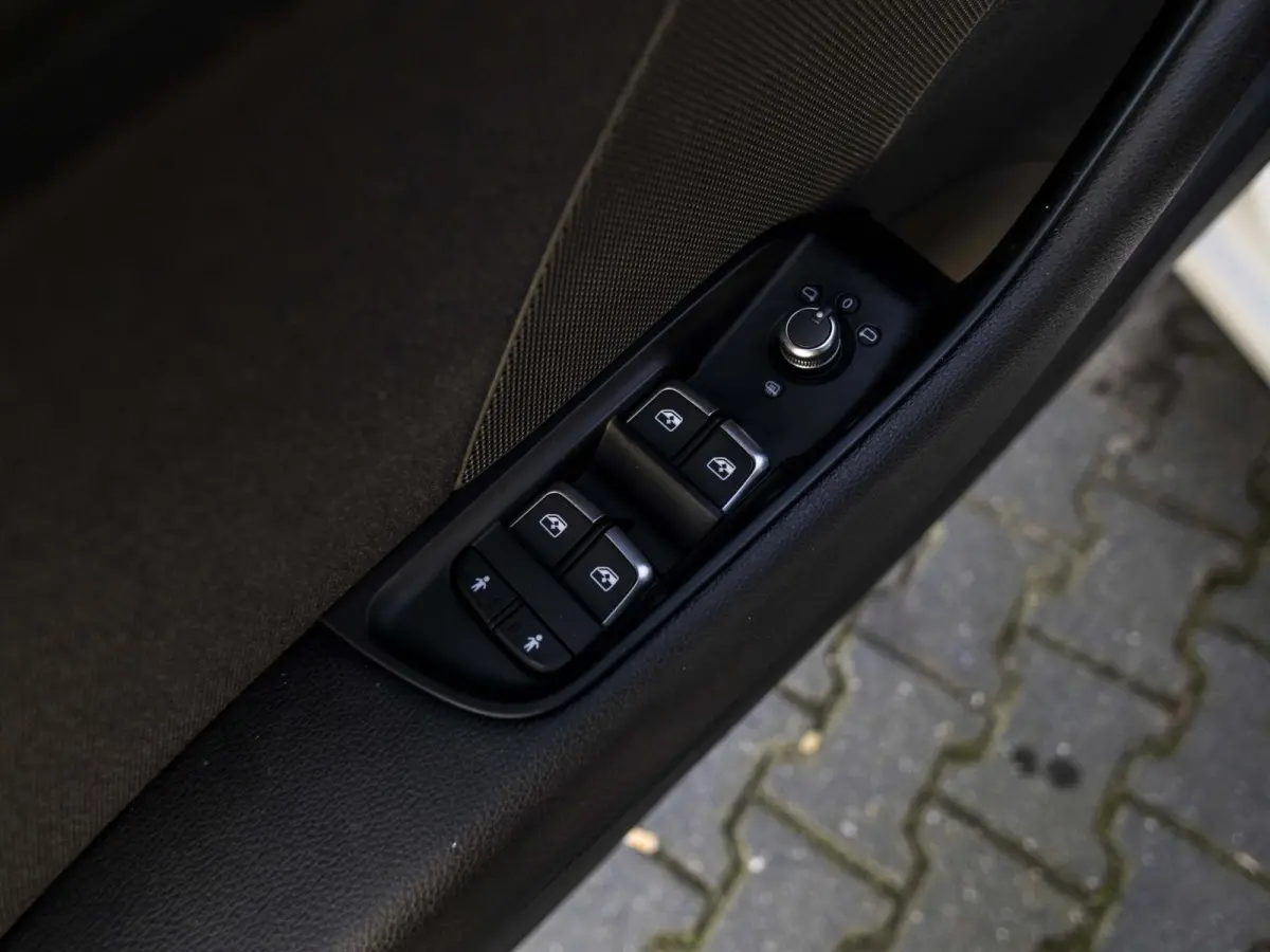 1.0 TFSI Sport Lease Edition Keyless, afneembare trekhaak
