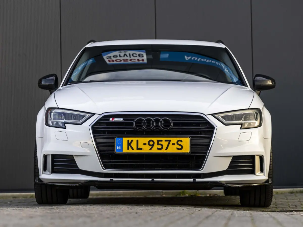 1.0 TFSI Sport Lease Edition Keyless, afneembare trekhaak