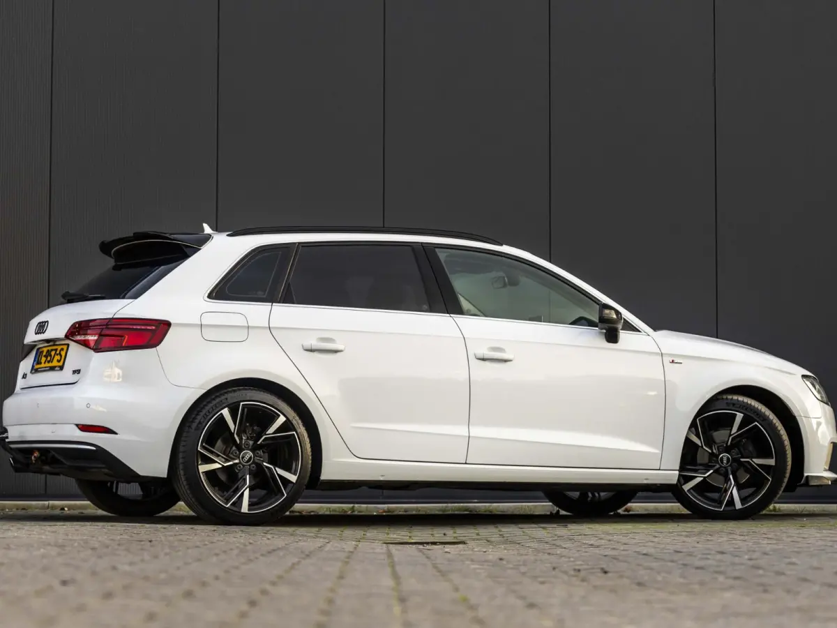 1.0 TFSI Sport Lease Edition Keyless, afneembare trekhaak