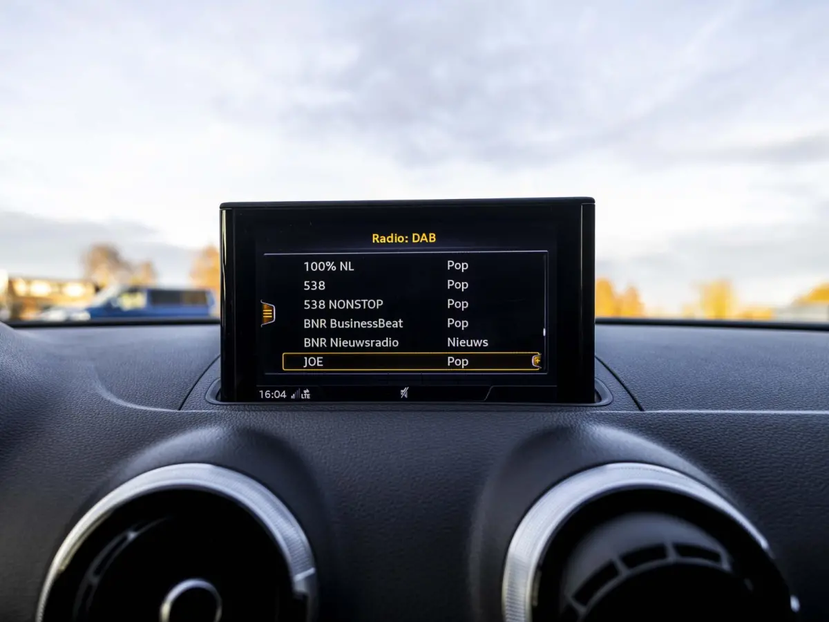 1.0 TFSI Sport Lease Edition Keyless, afneembare trekhaak