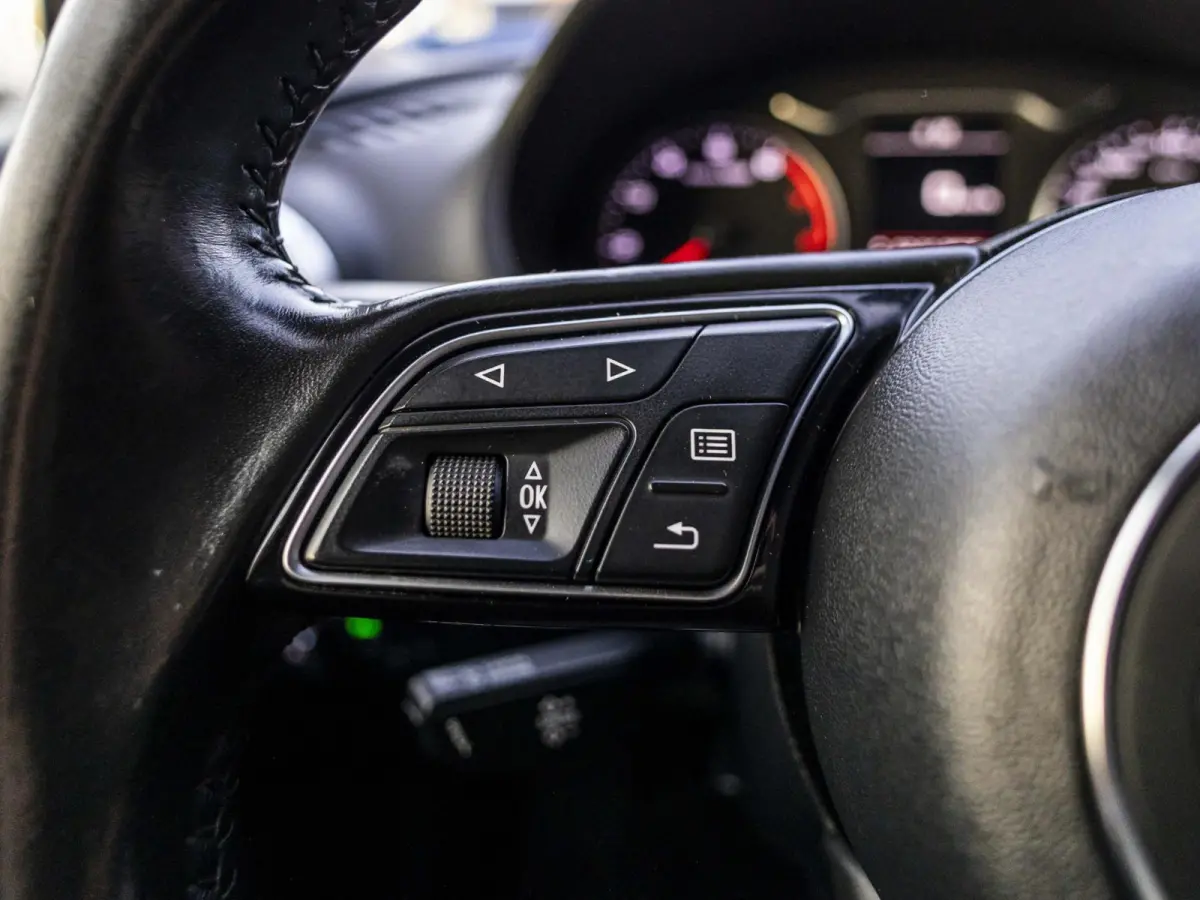 1.0 TFSI Sport Lease Edition Keyless, afneembare trekhaak