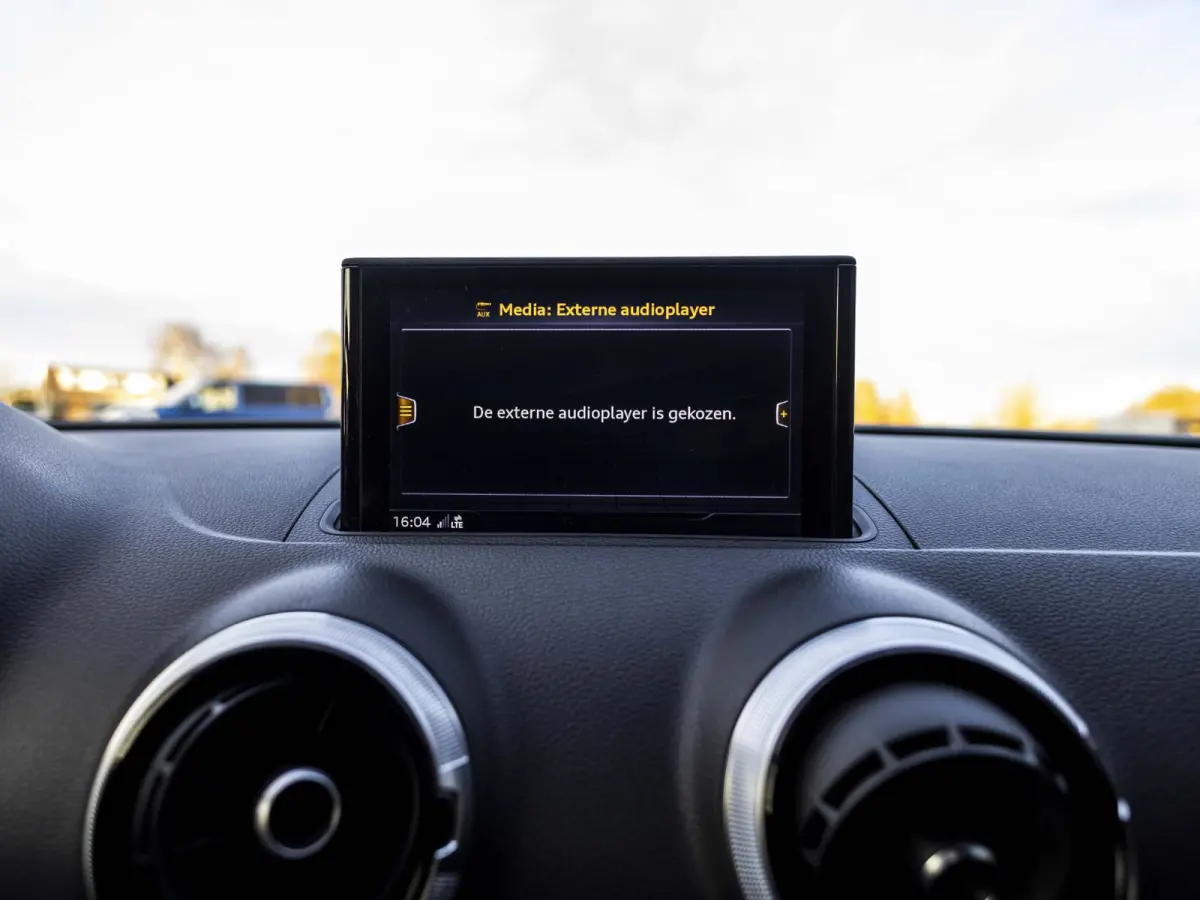 1.0 TFSI Sport Lease Edition Keyless, afneembare trekhaak