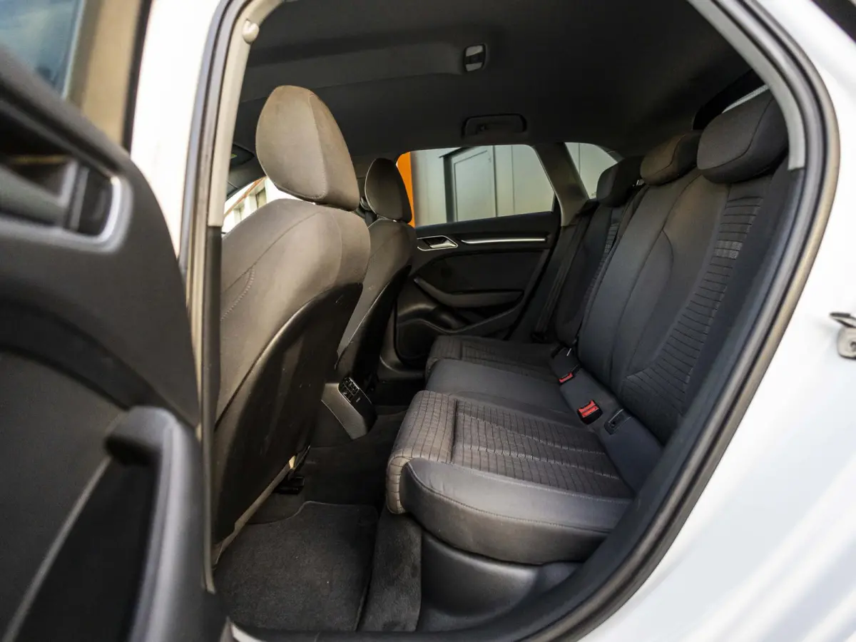 1.0 TFSI Sport Lease Edition Keyless, afneembare trekhaak