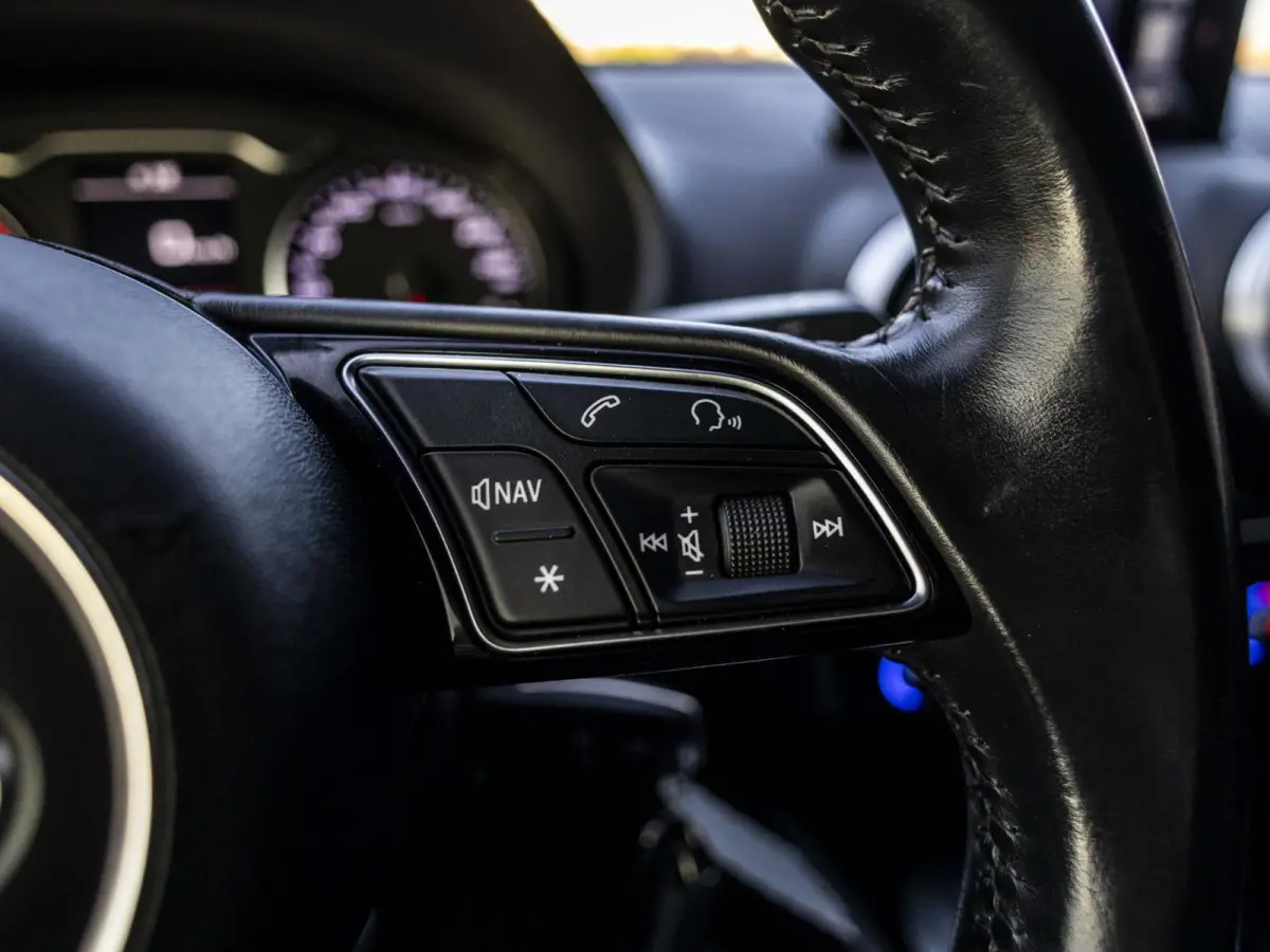 1.0 TFSI Sport Lease Edition Keyless, afneembare trekhaak
