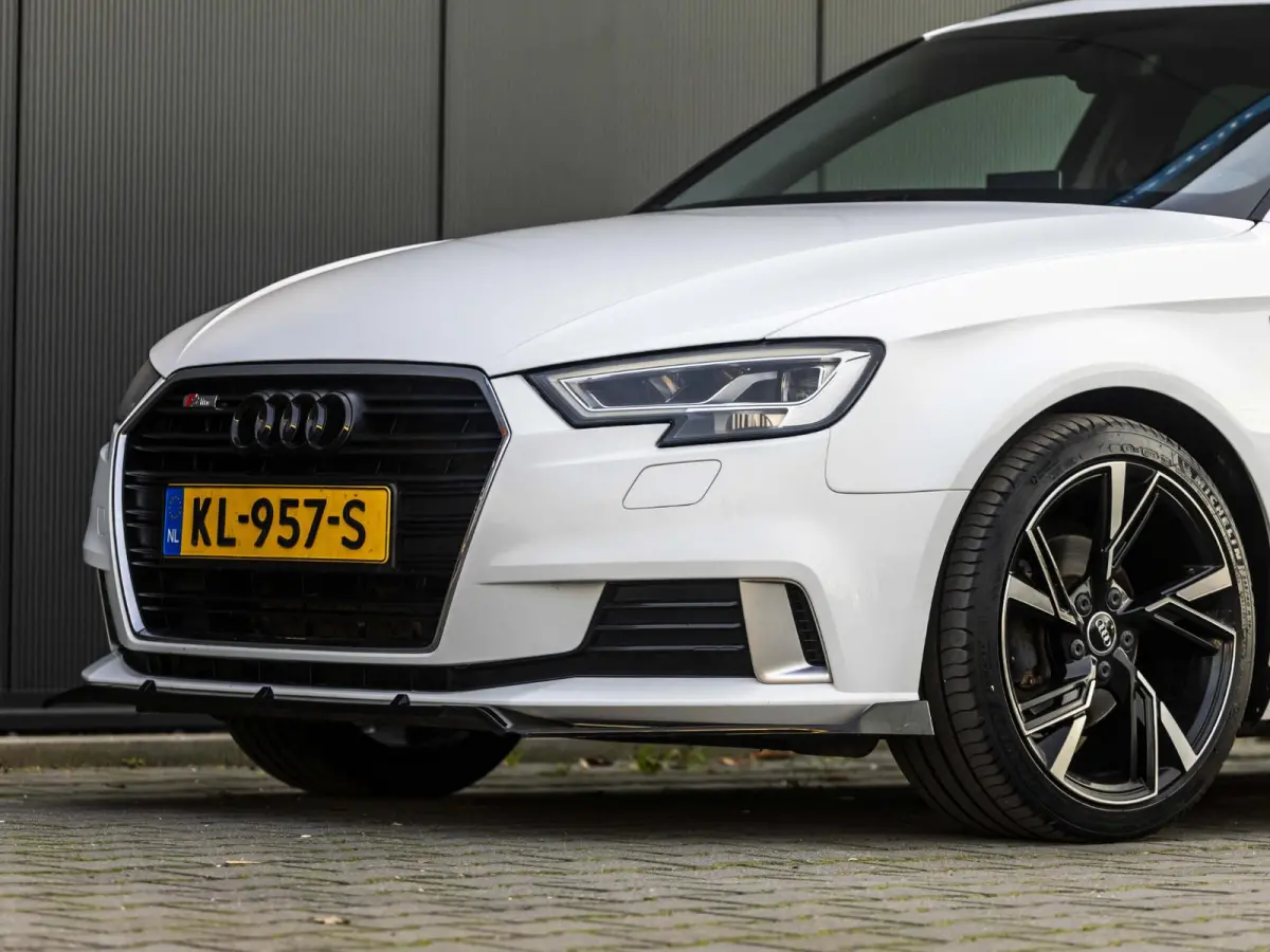 1.0 TFSI Sport Lease Edition Keyless, afneembare trekhaak