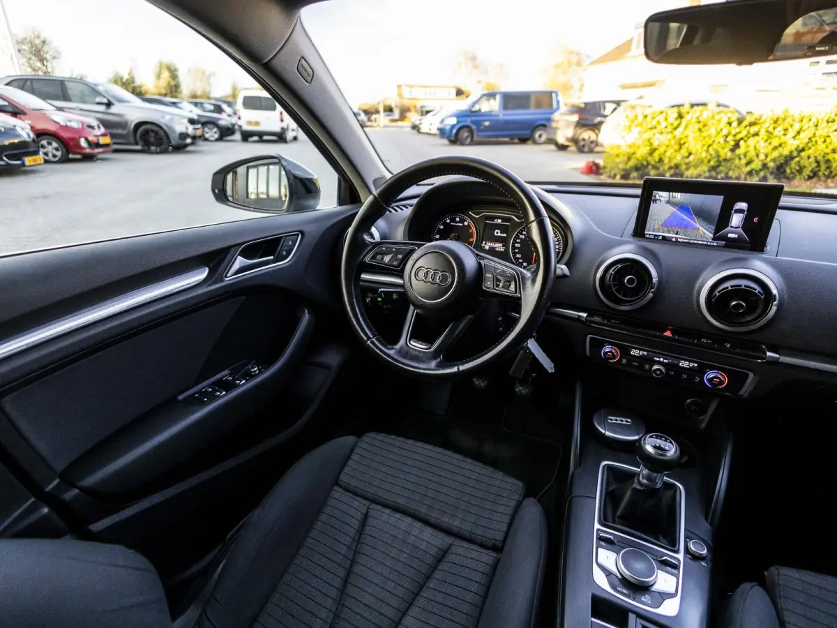1.0 TFSI Sport Lease Edition Keyless, afneembare trekhaak