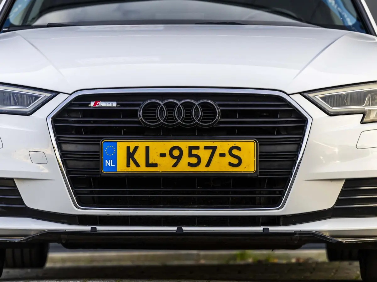 1.0 TFSI Sport Lease Edition Keyless, afneembare trekhaak
