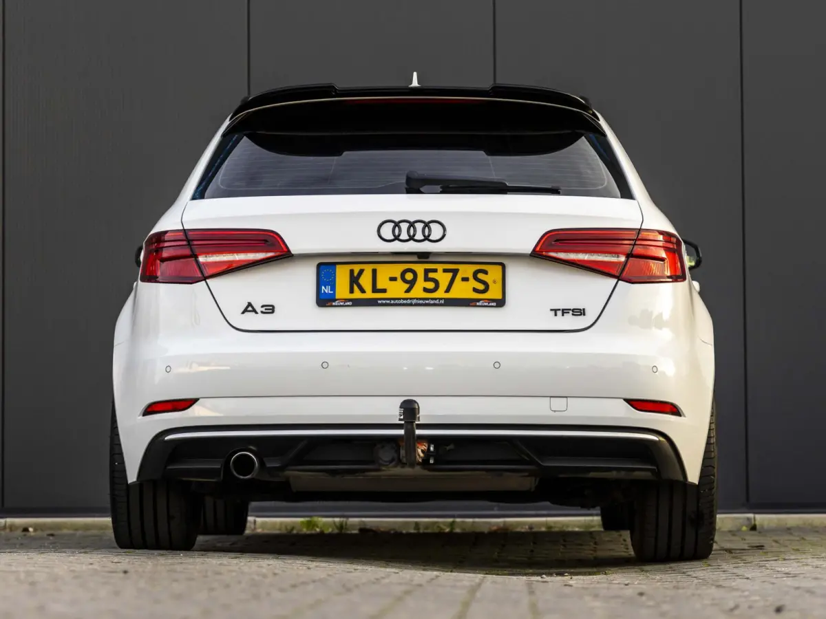 1.0 TFSI Sport Lease Edition Keyless, afneembare trekhaak